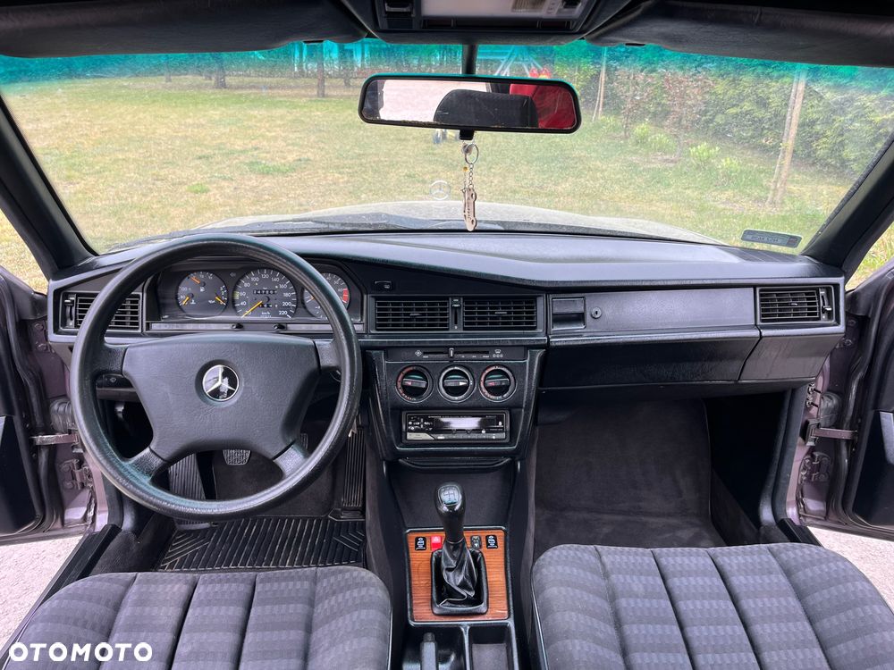 Mercedes-Benz W201 (190) - 5
