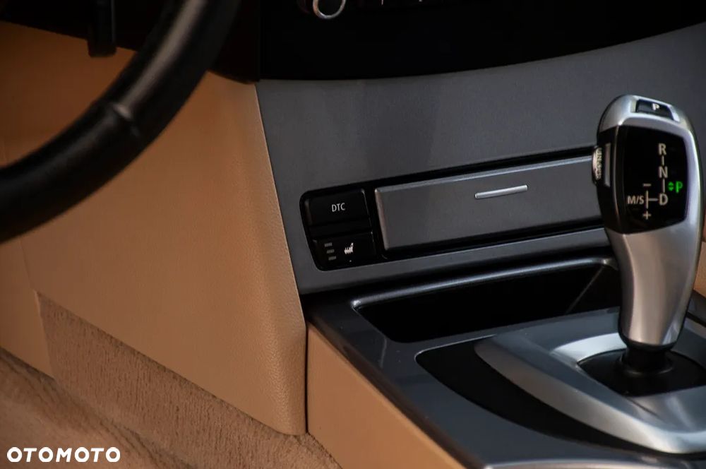BMW Seria 5 525d - 31