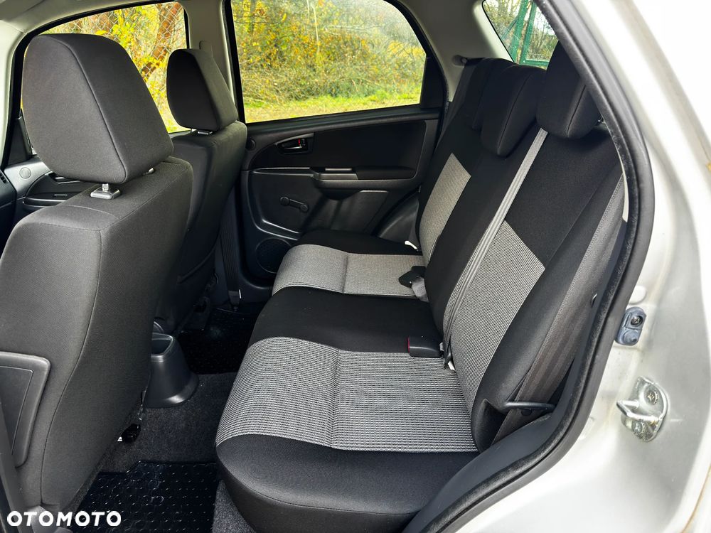 Fiat Sedici 1.6 16V 4x4 Emotion - 17