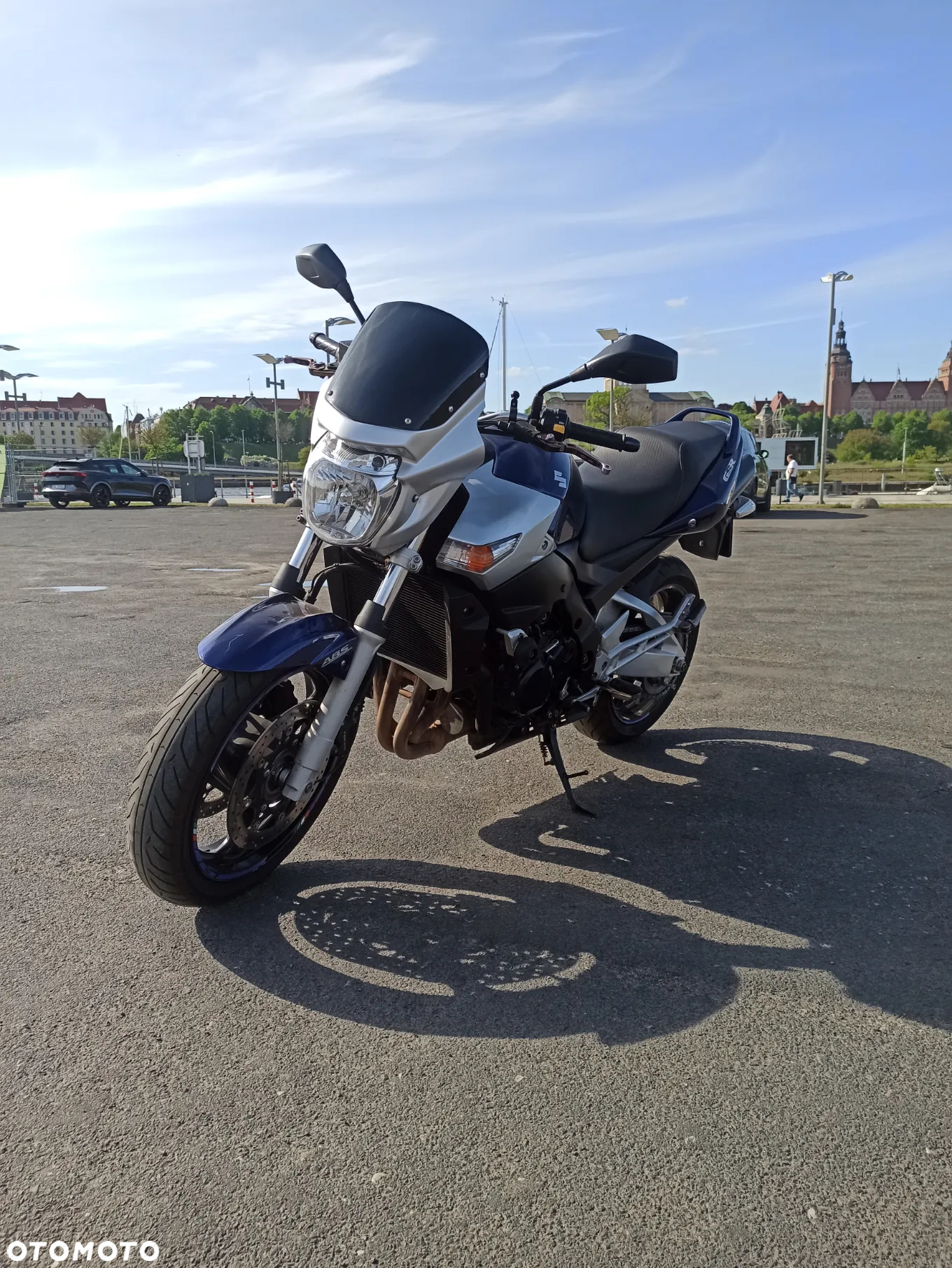 Suzuki GSR - 6