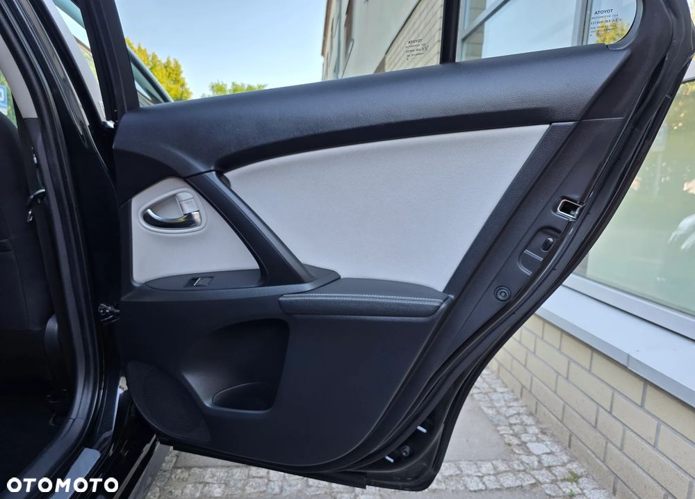 Toyota Avensis - 22
