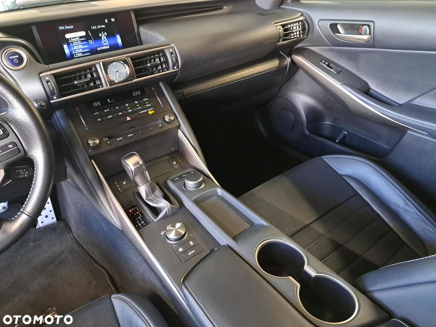Lexus IS 300h F Sport Edition - 27