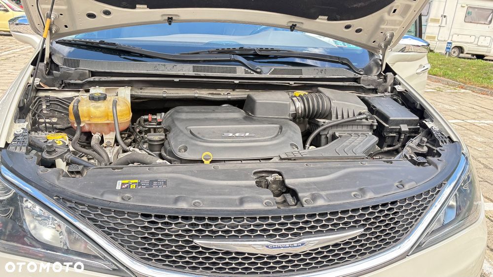 Chrysler Pacifica - 36
