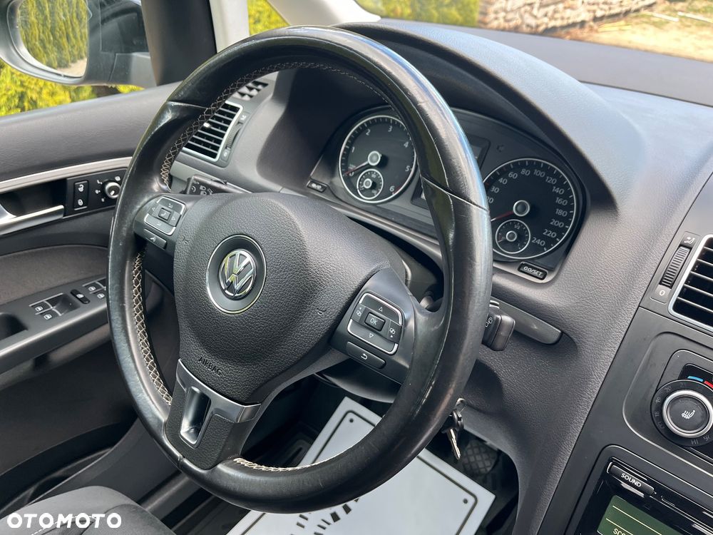 Volkswagen Touran - 24