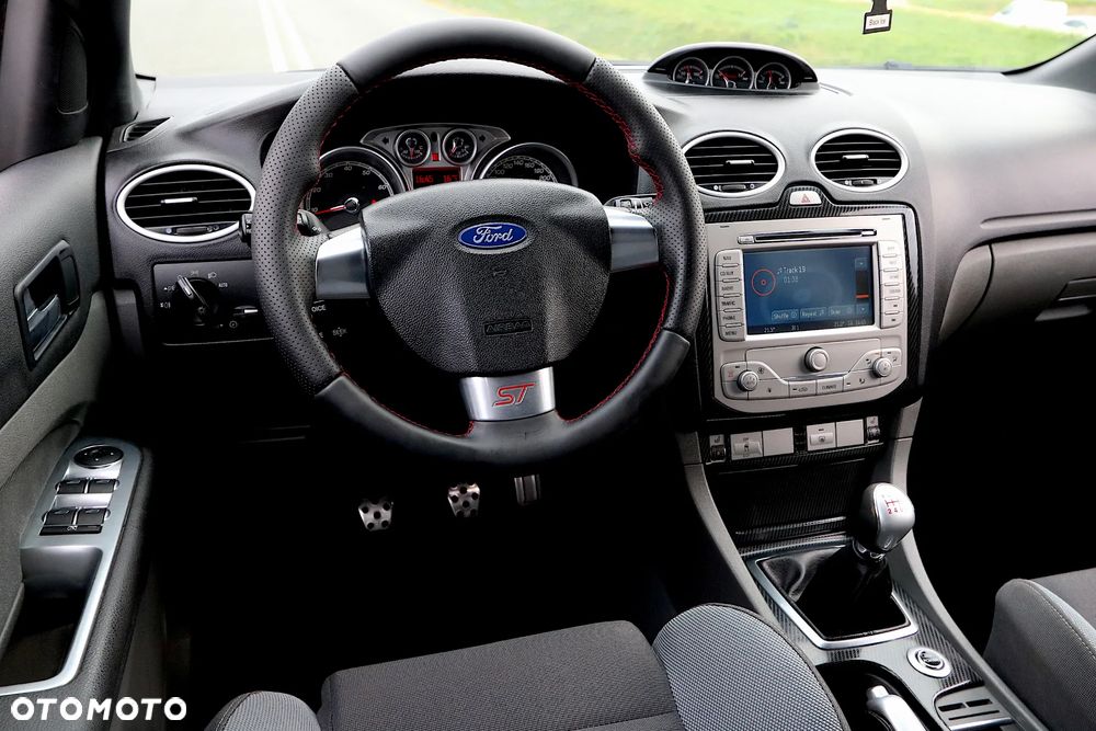 Ford Focus ST - 8