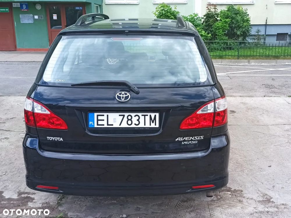 Toyota Avensis Verso 2.0 - 9