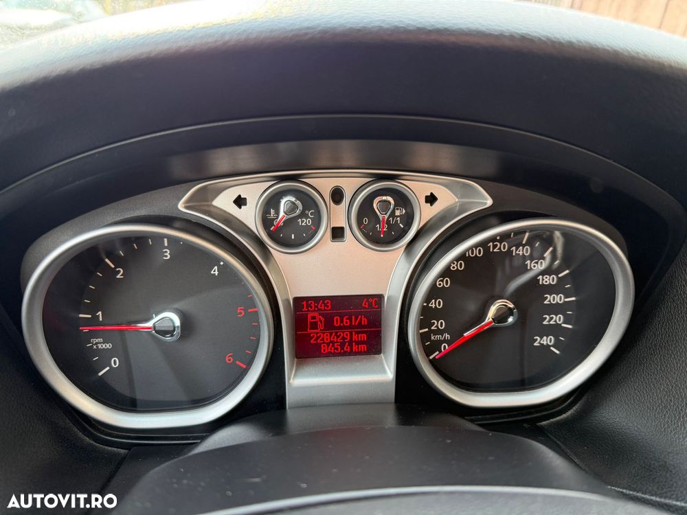 Ford Focus 1.8 TDCI Trend - 12