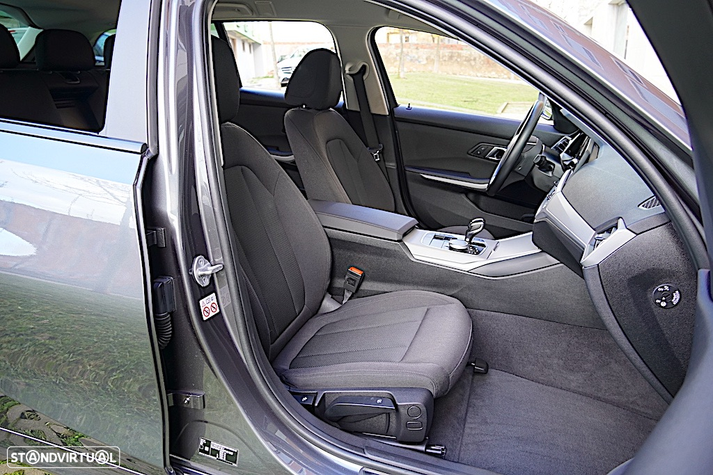 BMW 330 e Touring Auto - 26