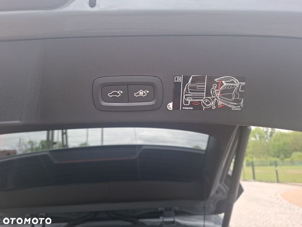Volvo XC 40 T5 AWD Geartronic Momentum Pro - 23