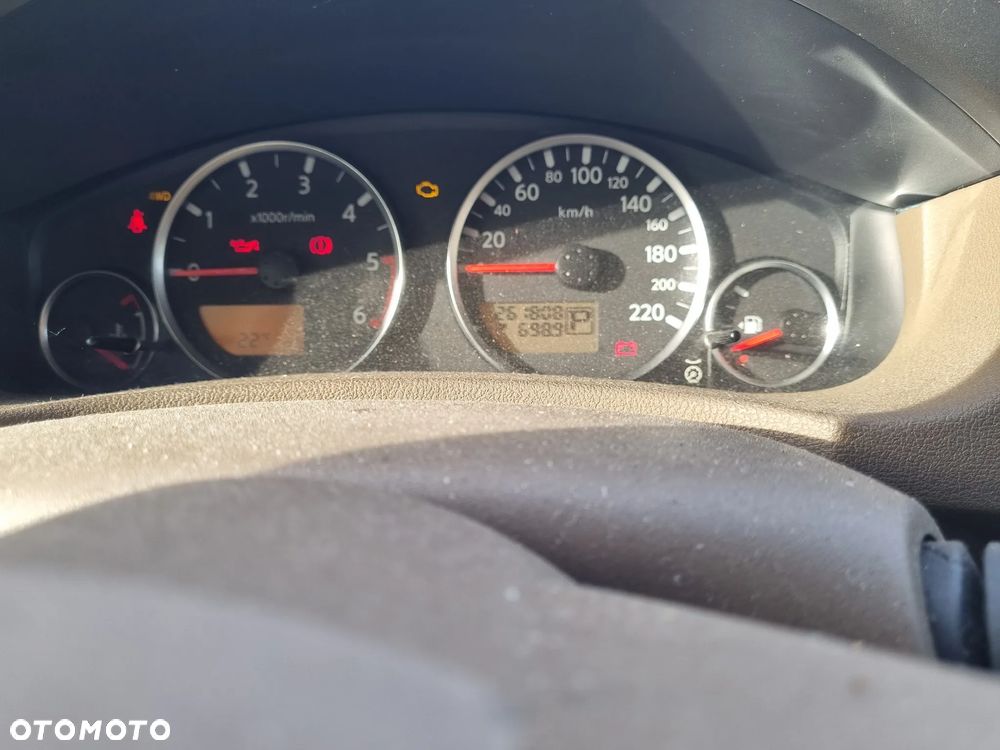 Nissan Pathfinder 2.5 D LE - 12