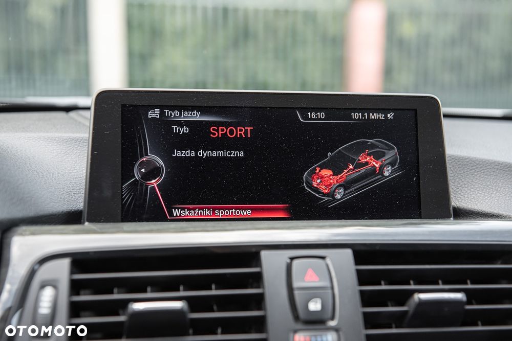 BMW Seria 3 328i xDrive Sport-Aut Sport Line - 23