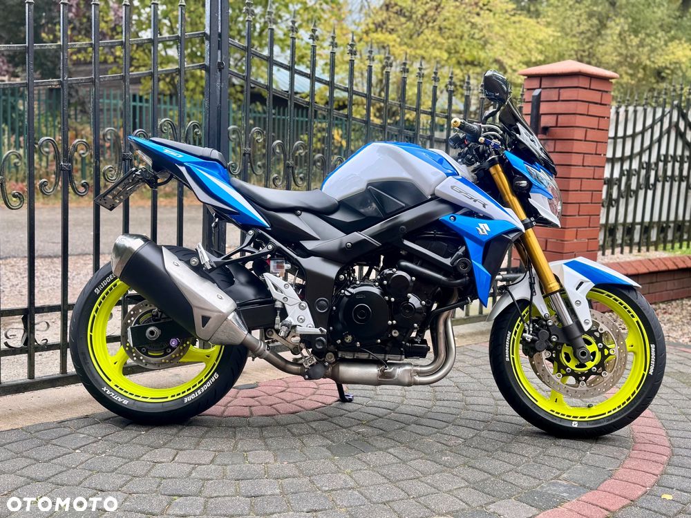 Suzuki GSR - 3