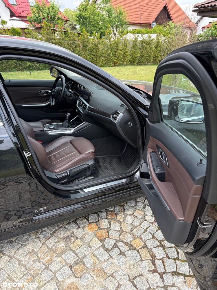 BMW Seria 3 318d - 16