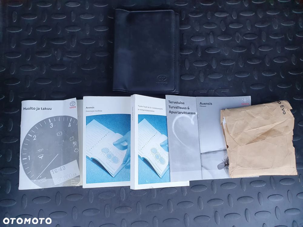 Toyota Avensis Combi 1.8 Multidrive S Executive - 27