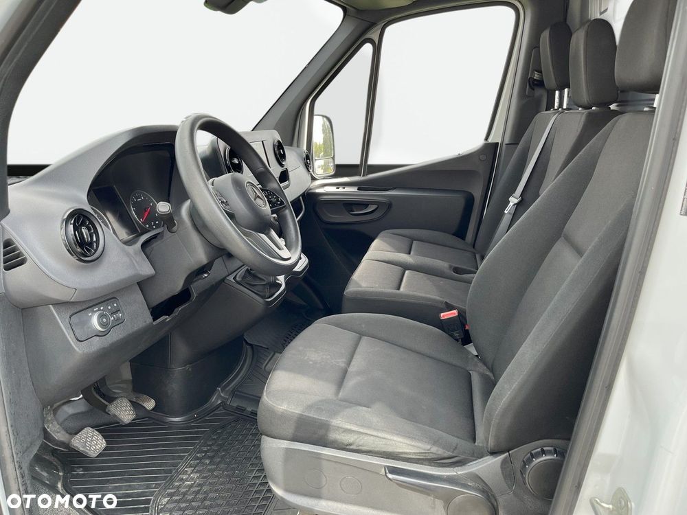 Mercedes-Benz Sprinter - 13