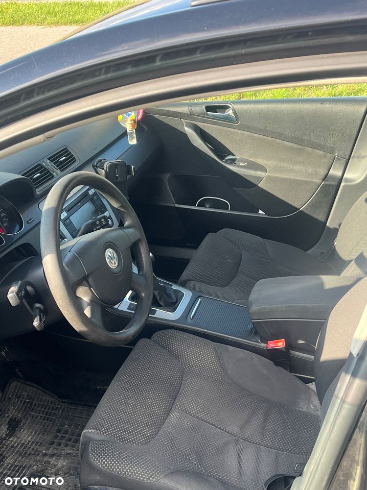 Volkswagen Passat 1.9 TDI Comfortline - 6