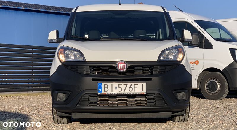 Fiat DOBLO VAN 3 osobowy VAT-1 Homologacja cięż. MOCNY SILNIK 1.6 MultiJet, 105KM Emisja spalin Euro6, Skrzynia biegów 6-cio stopniowa! ORYGINALNA ZABUDOWA PAKI, BOCZNE DRZWI PRZESUWNE, RADIO Z EKRANEM DOTYKOWYM , MULTIFUNKCYJNA KIEROWNICA - 12