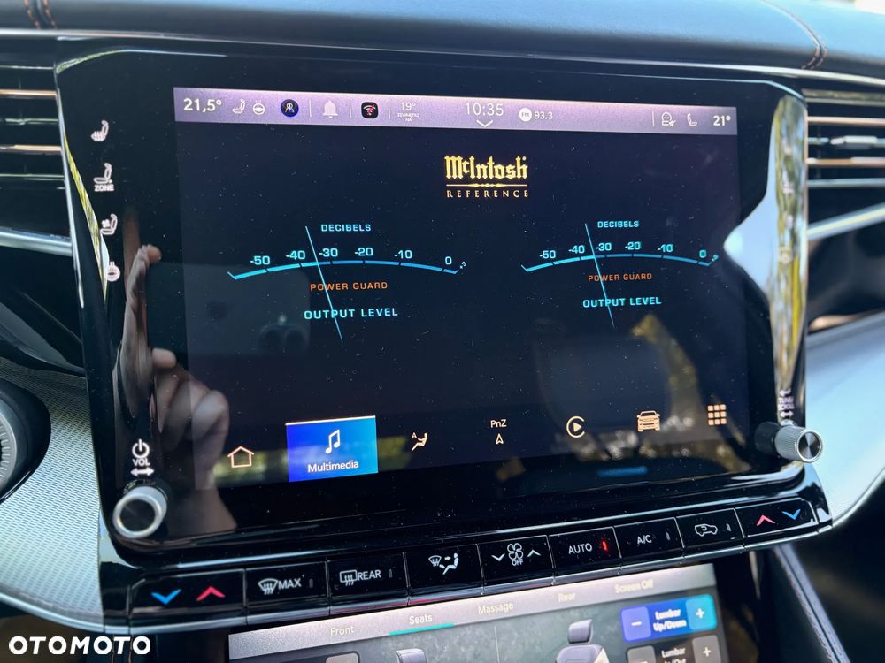 Jeep Grand Wagoneer - 31