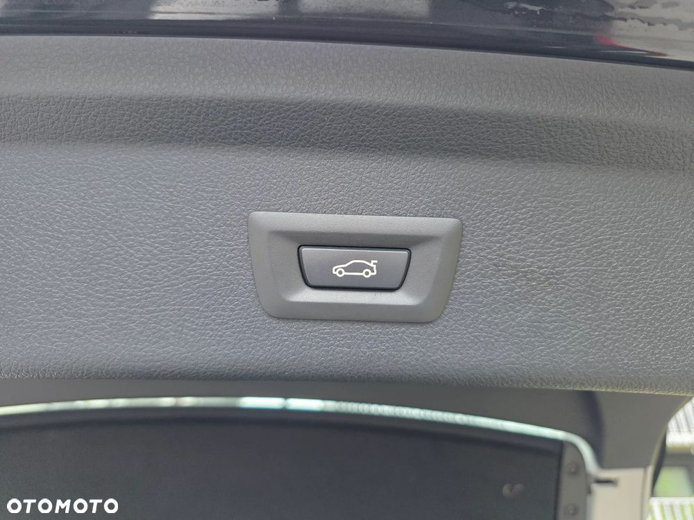 BMW Seria 3 318d Sport Line - 33