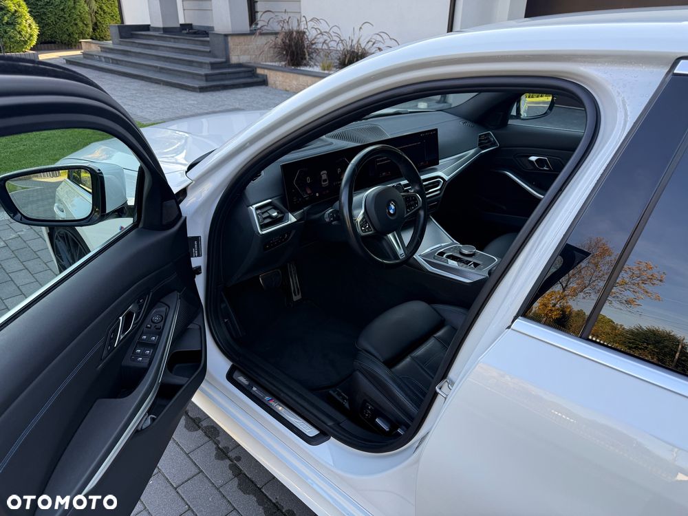 BMW Seria 3 330i M Sport sport - 11