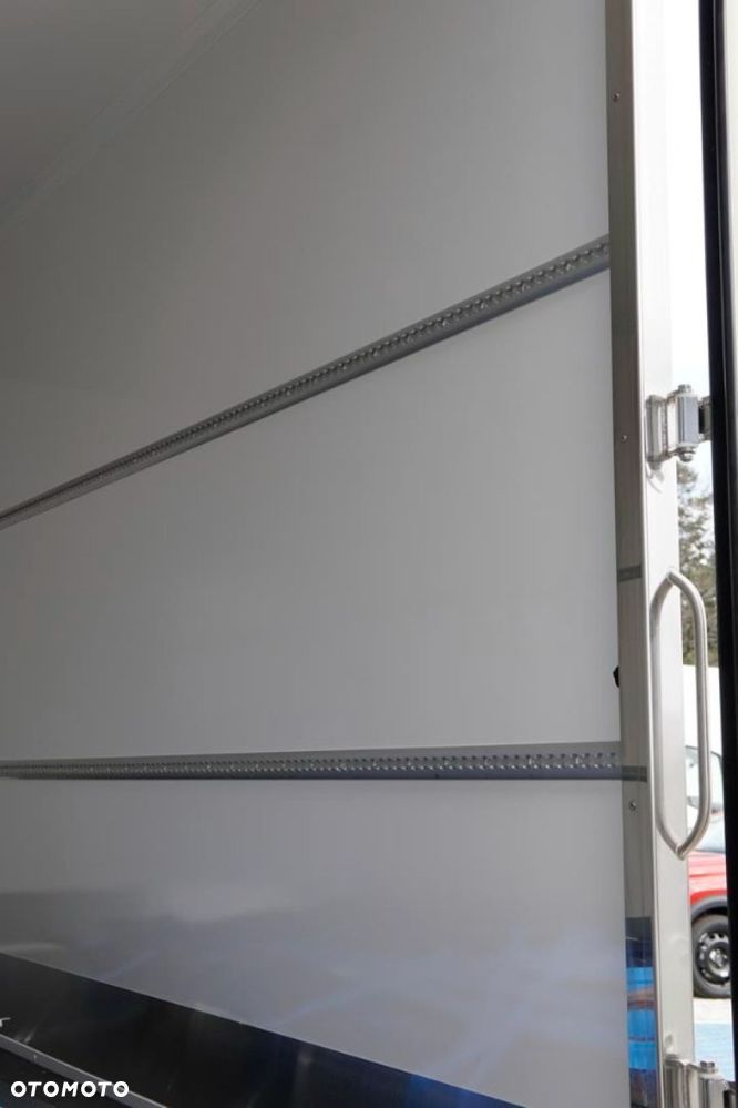 Mercedes-Benz Sprinter - 20