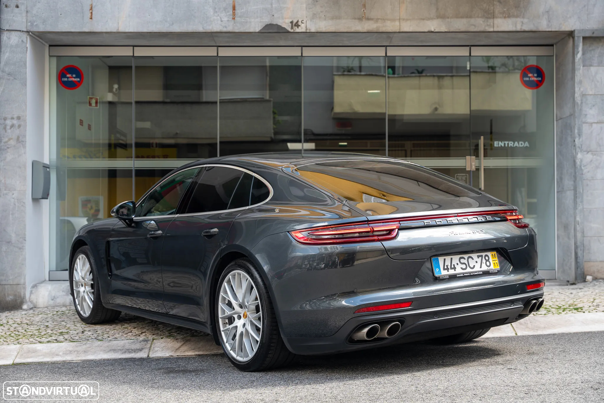 Porsche Panamera 4 S - 33