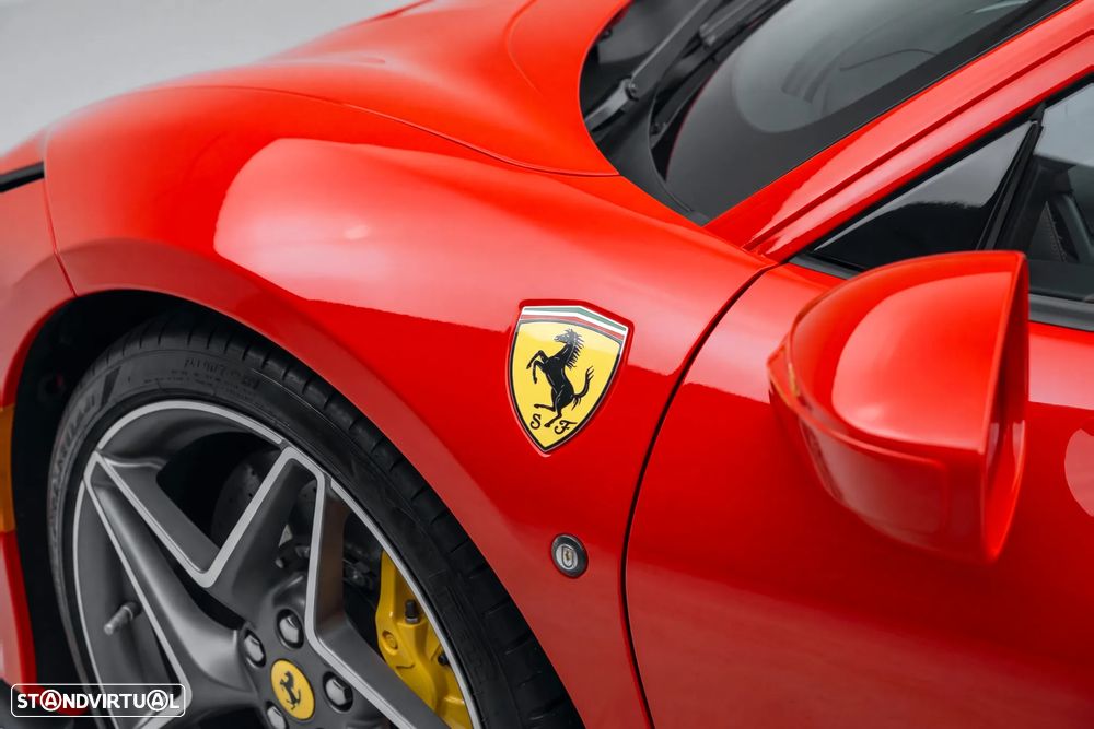 Ferrari F8 Tributo 3.9 Twin-Turbo V8 - 8