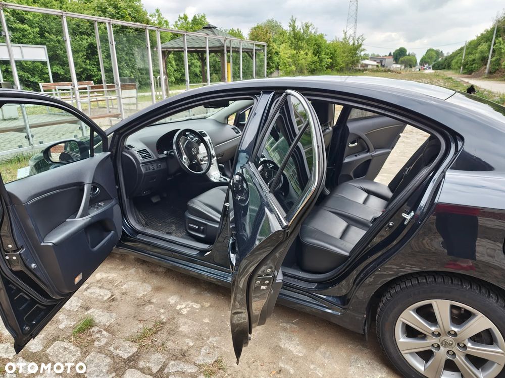Toyota Avensis 1.8 Premium MS - 11