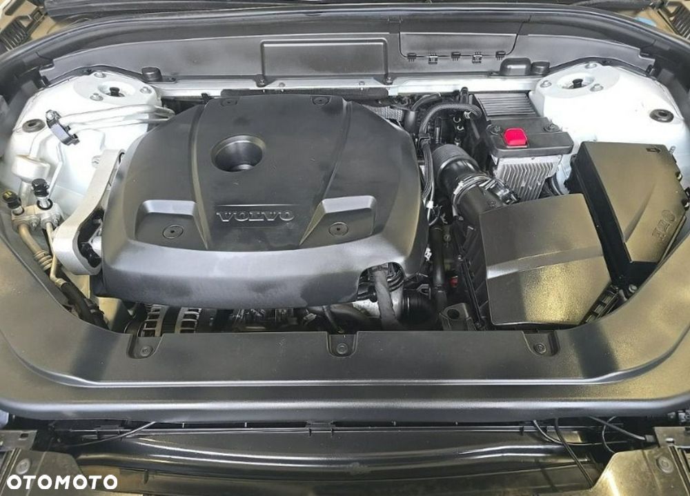 Volvo XC 60 T5 AWD R-Design - 11