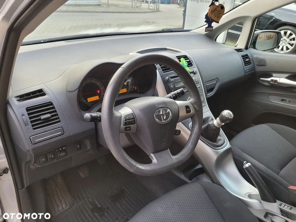 Toyota Auris - 11