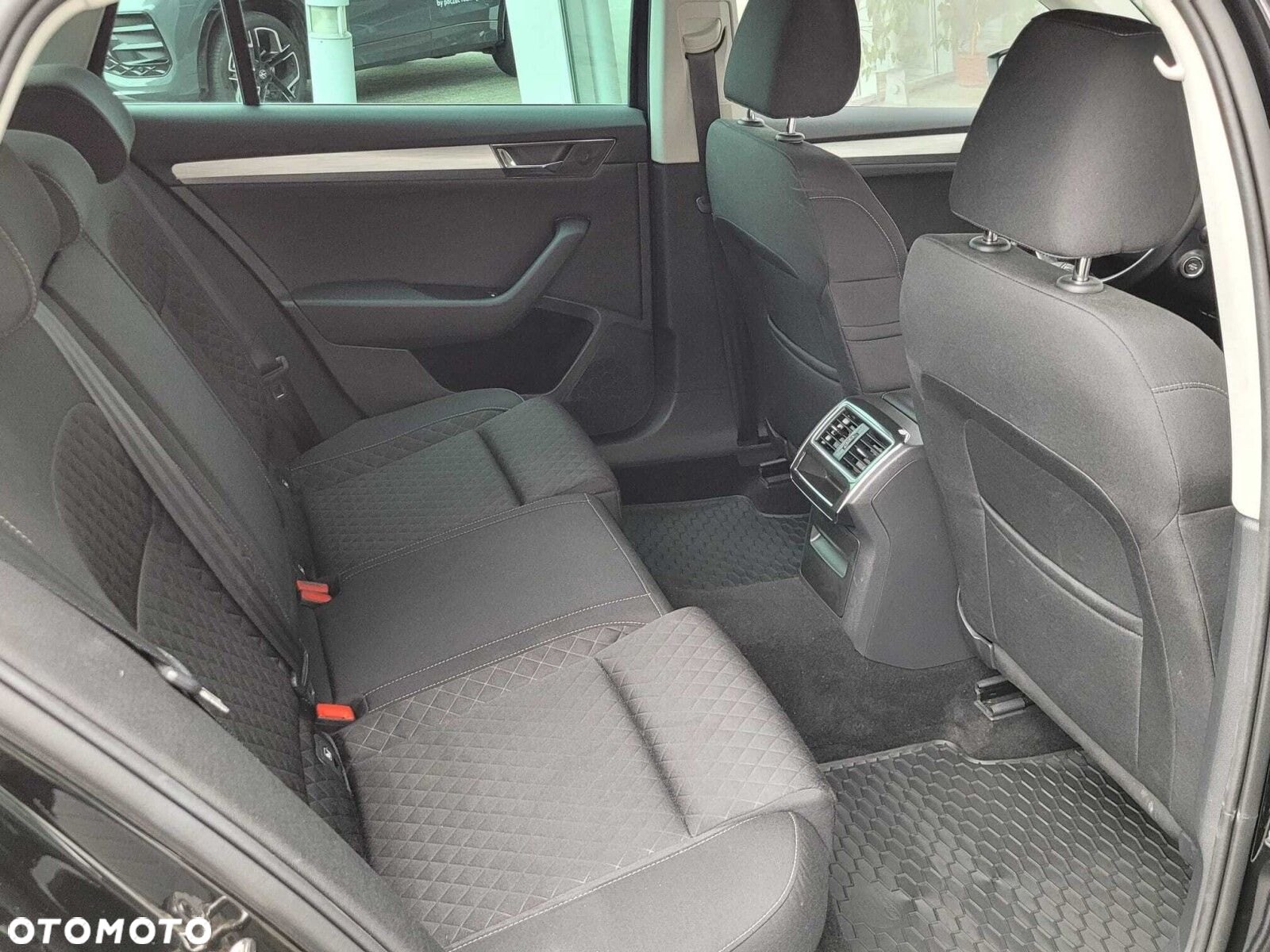 Skoda Superb 2.0 TDI SCR Ambition DSG - 9