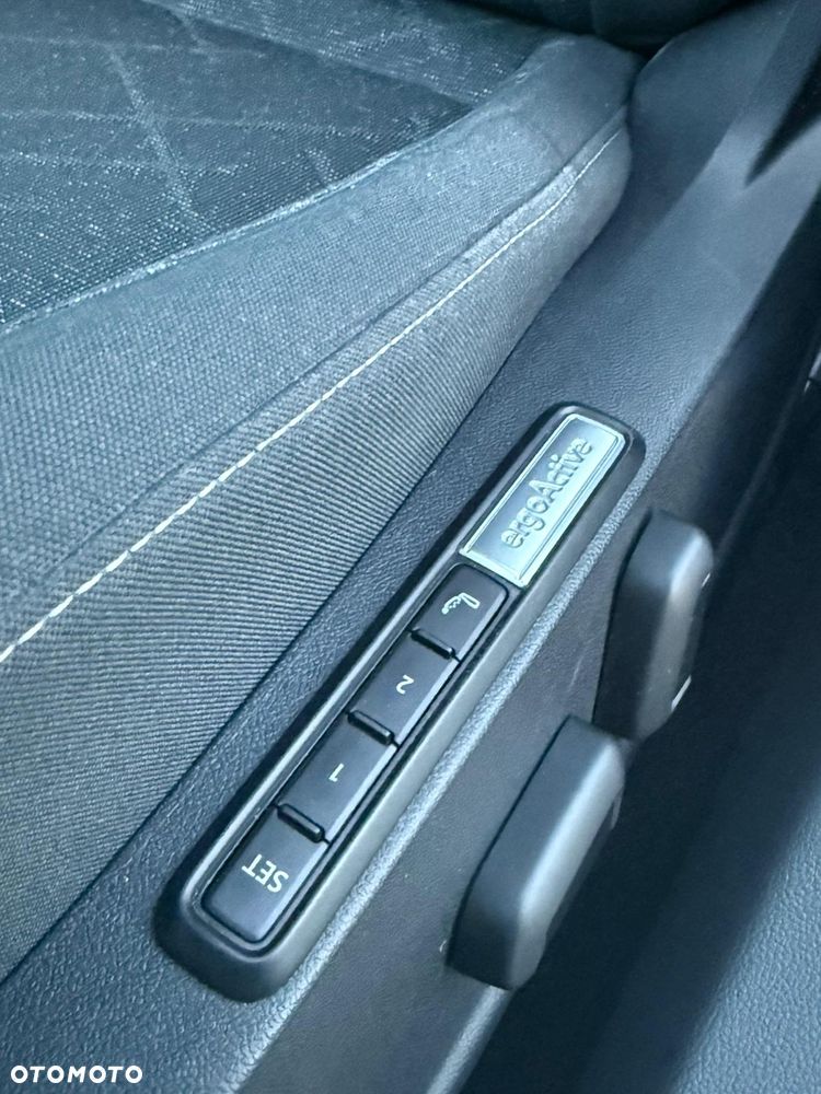 Volkswagen Golf 1.5 eTSI Life DSG - 13