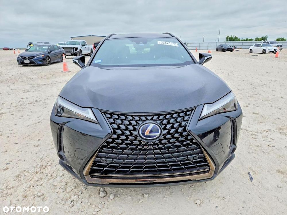 Lexus UX - 3