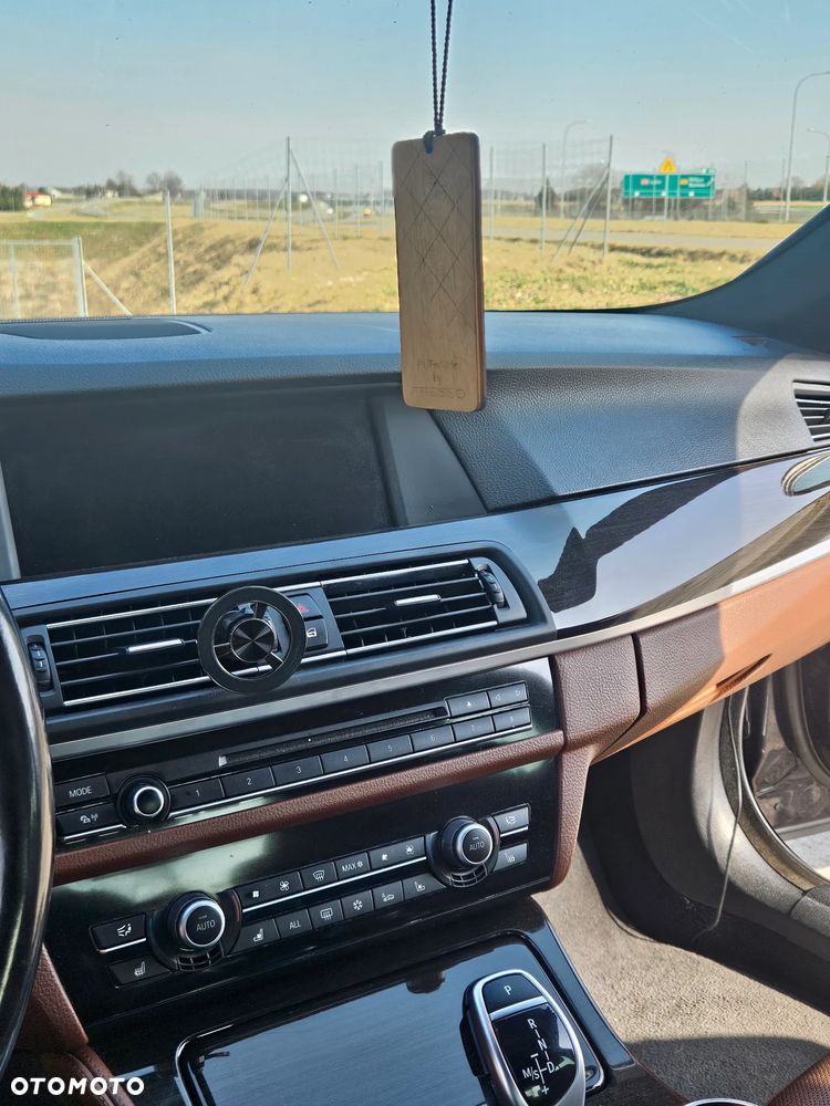 BMW Seria 5 535d xDrive - 25