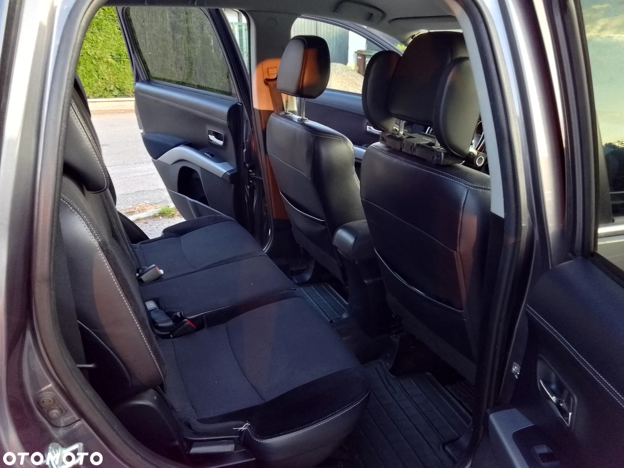 Mitsubishi Outlander 2.0 DID Intense + - 11