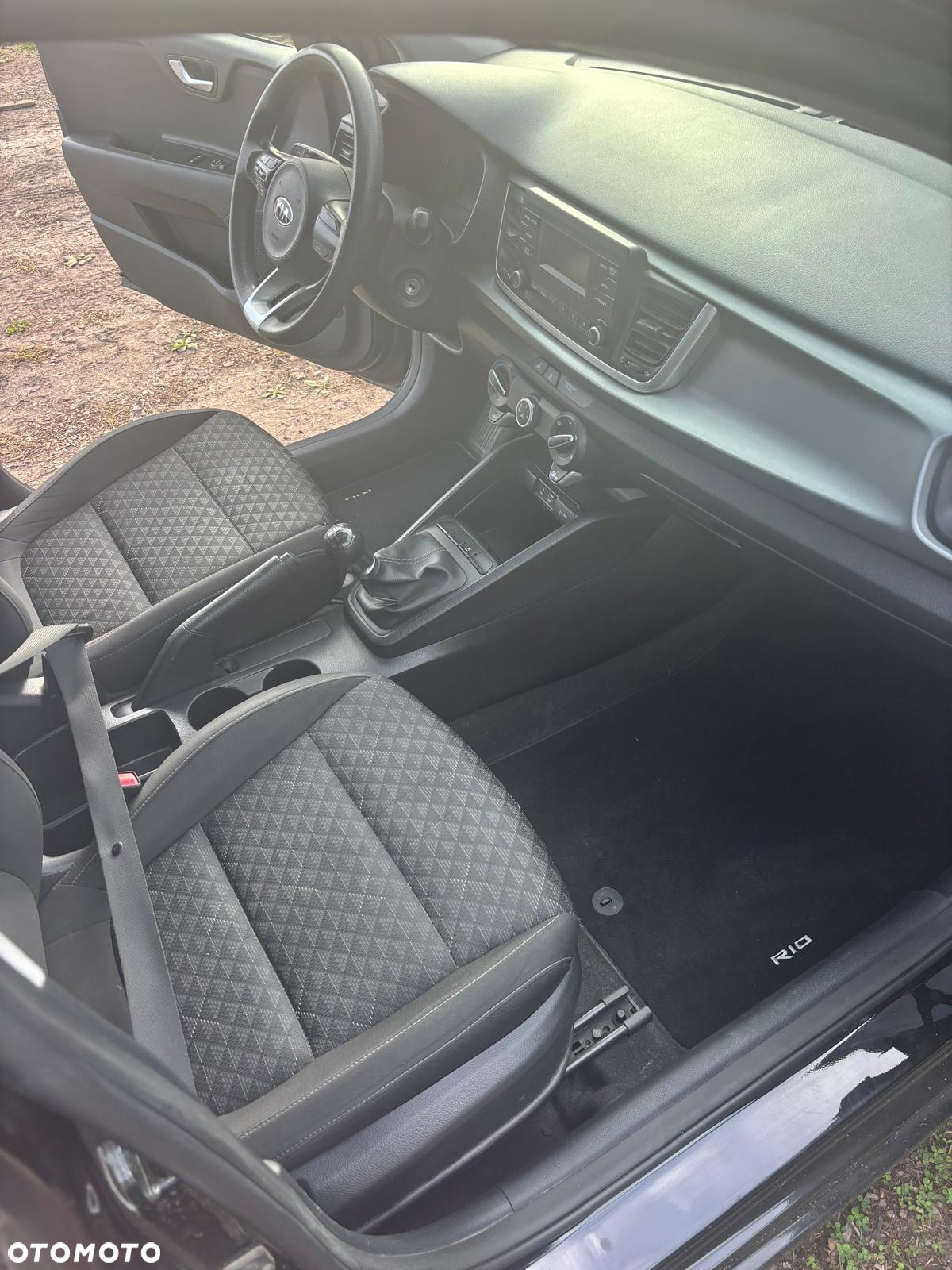 Kia Rio 1.2 M - 11