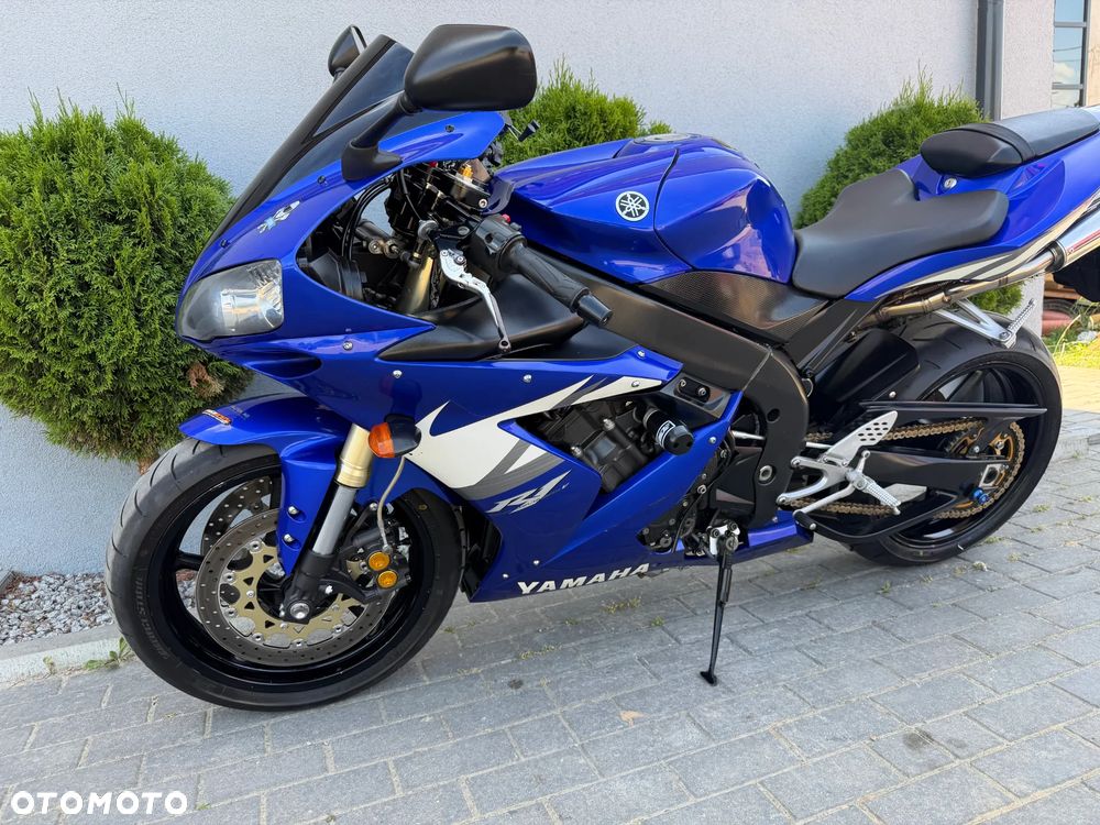 Yamaha R1 - 8
