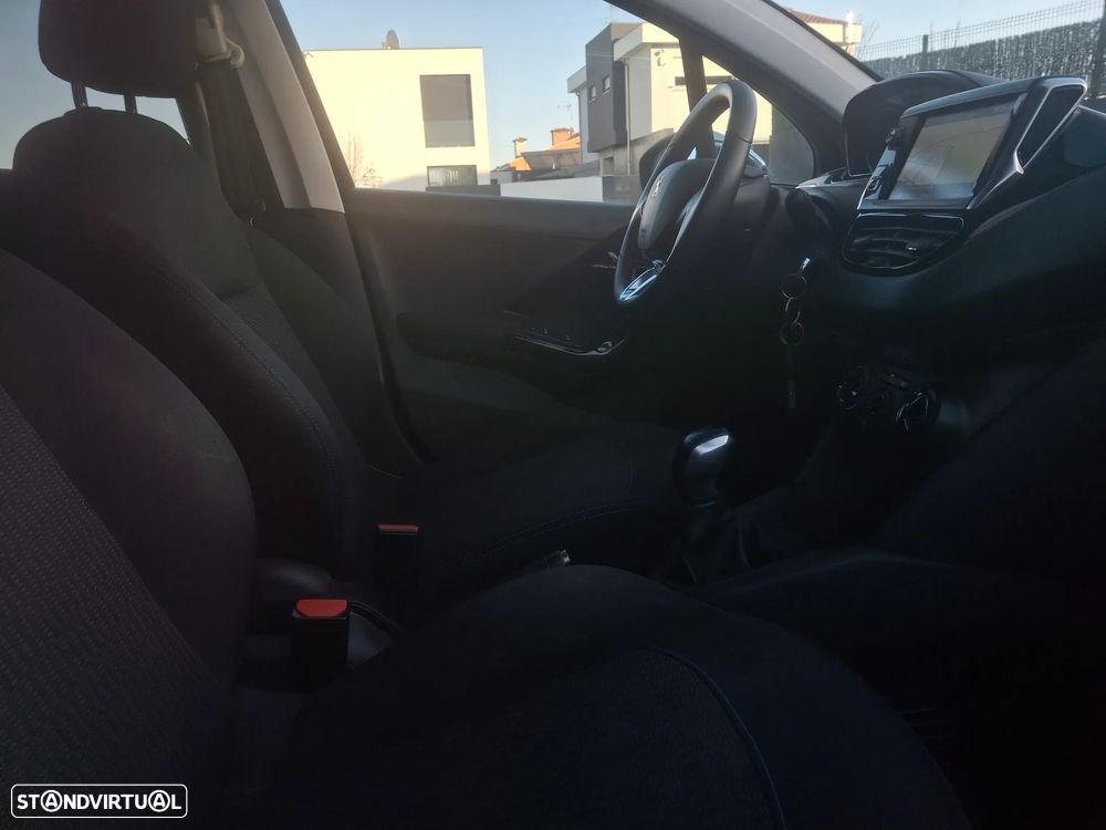 Peugeot 208 - 15