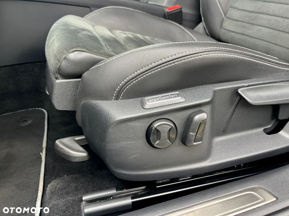 Volkswagen Passat 2.0 TDI Elegance DSG - 23