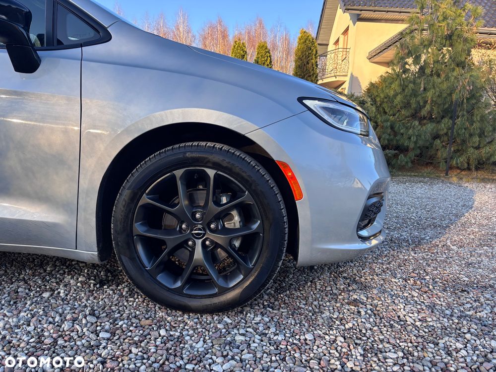 Chrysler Pacifica - 5