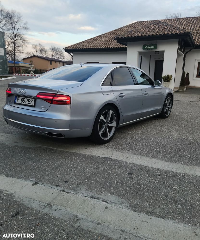 Audi A8 - 8