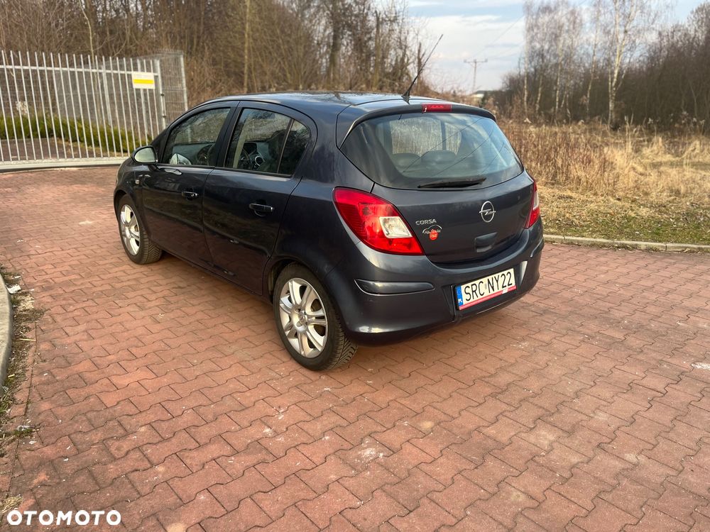 Opel Corsa 1.2 16V Cosmo - 9