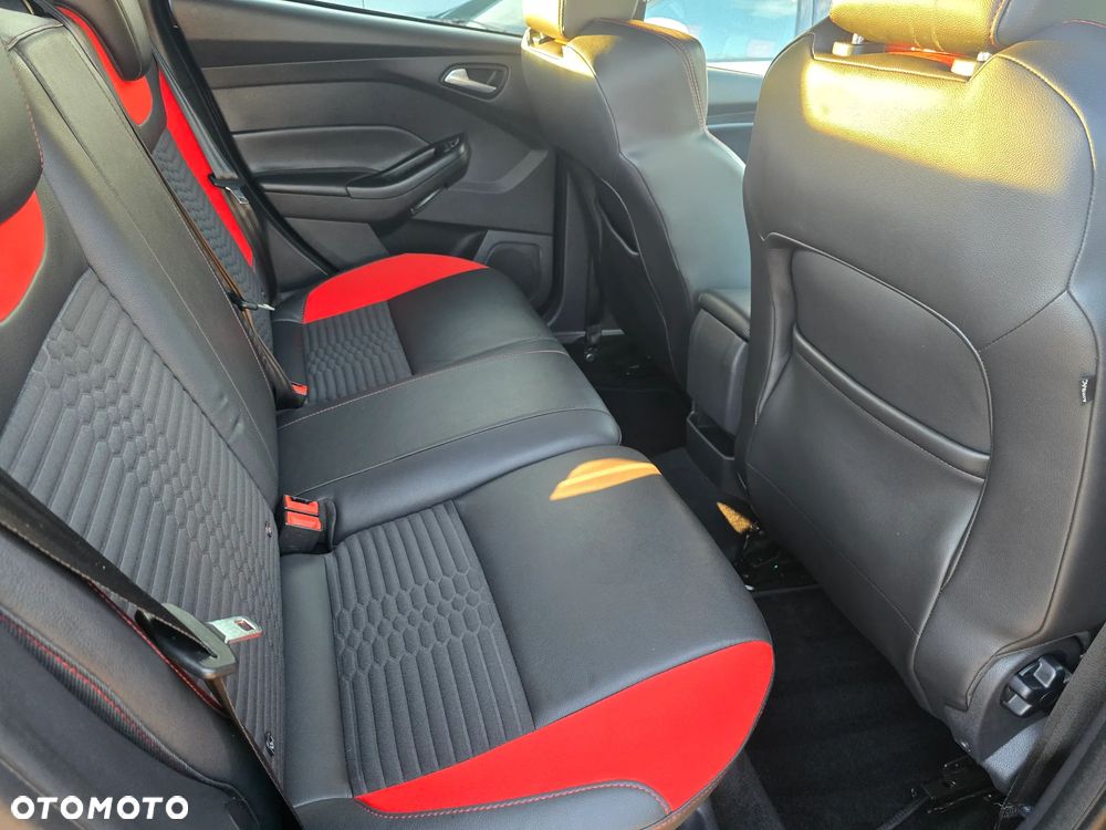 Ford Focus 2.0 EcoBoost ST mit Leder-Exclusiv-Paket - 17