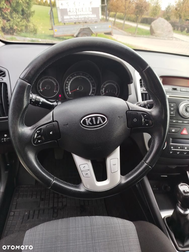 Kia Ceed - 10