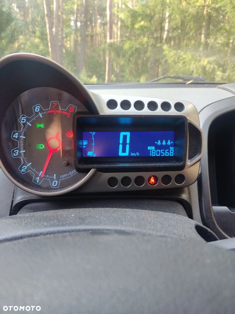 Chevrolet Aveo - 16