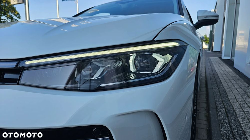 Volkswagen Passat - 11