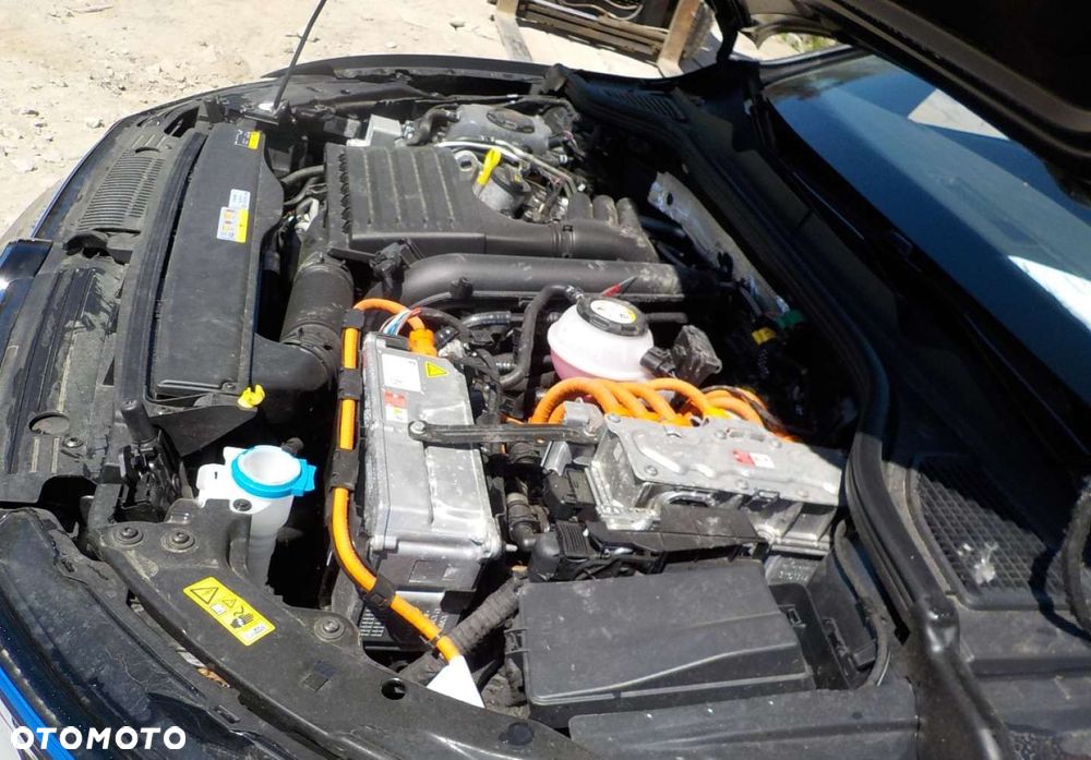 Volkswagen Golf - 6