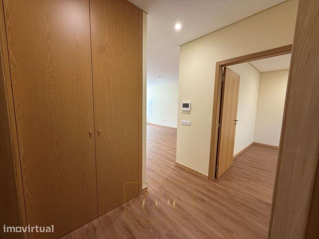 Excelente Oportunidade: Apartamento T2 Totalmente Remodelado - Grande imagem: 5/9