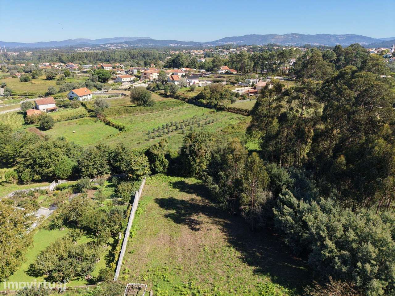 Um lugar onde a tranquilidade ganha espaço, terreno para venda em Forj - Grande imagem: 2/5