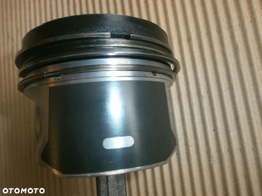 TŁOK KORBOWÓD 31679974 82L187 VOLVO 2.0D D4204T9 IDEALNE  WYPRZEDAŻ - 2